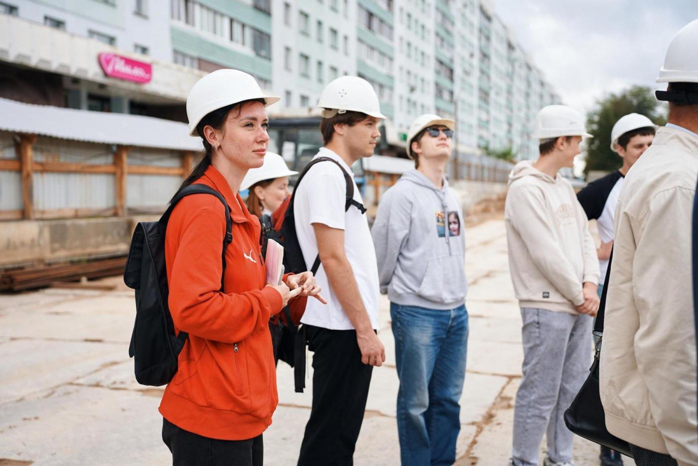 Летняя практика в самом разгаре. Студенты БНТУ на строительстве новой станции метро